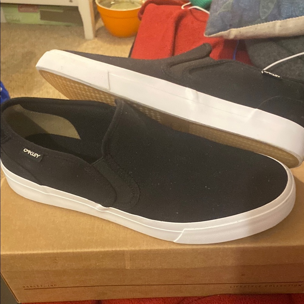 Oakley Men's Black and White Slip-On Loafers